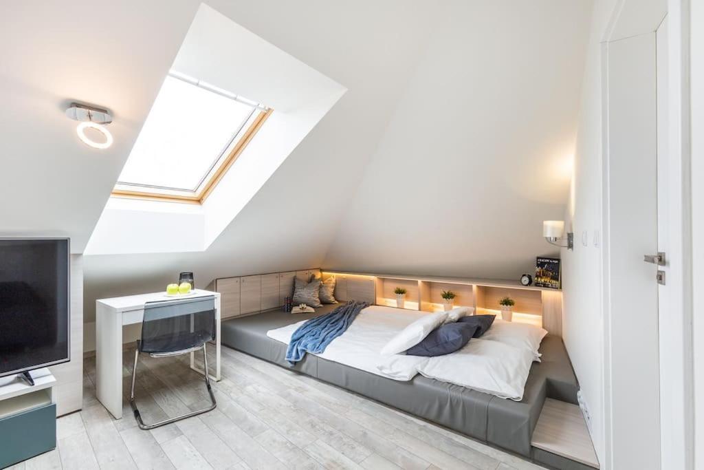 Modern & New Place Next To Wawel Castle & Vistula Krakow Bagian luar foto